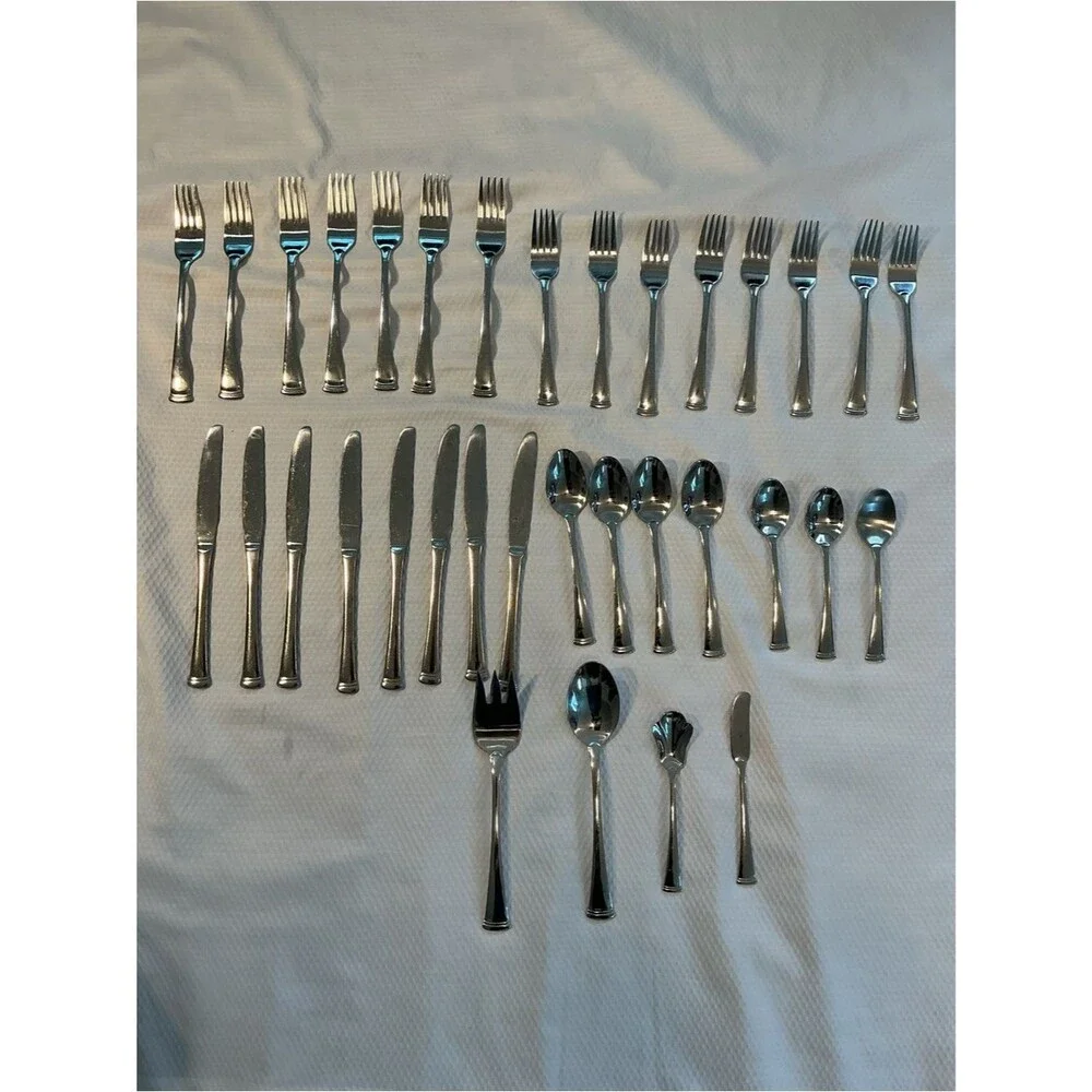 Oneida Silver Stainless Steel Flatware Set - Polished Silver